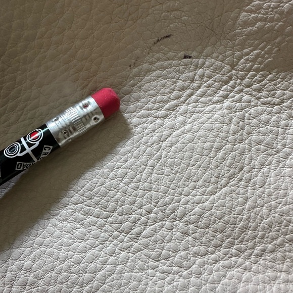 White pebbled leather Charles Jourdan purse - Picture 11 of 13